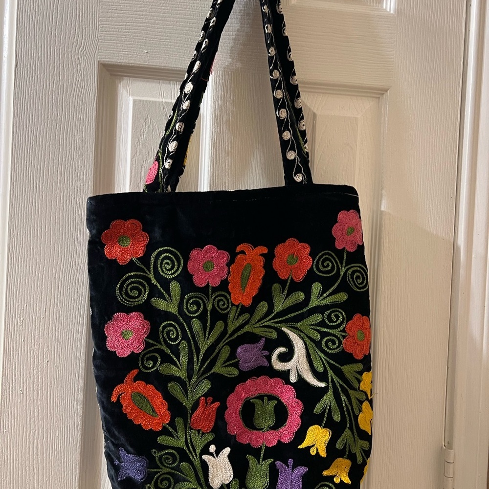 Vintage velvet Black Floral Embroidered Tote Bag - Colorful Flower Design - Picture 12 of 14